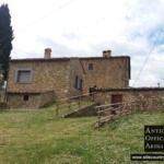 edificio rustico in campagna